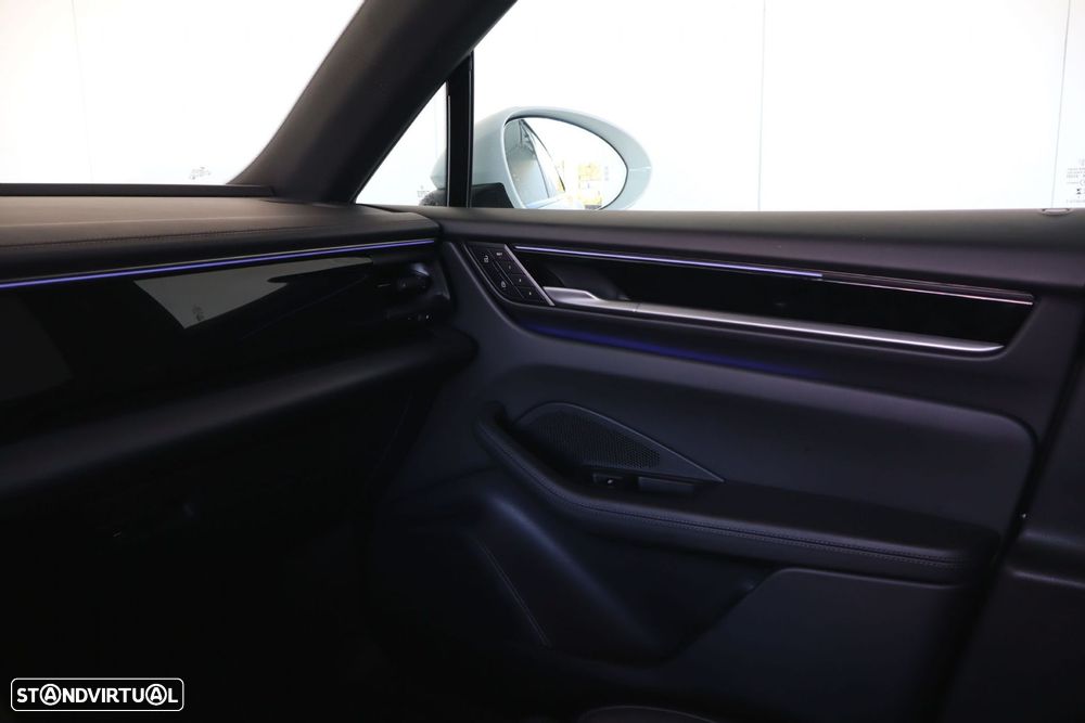Porsche Macan Electric 4 - 32