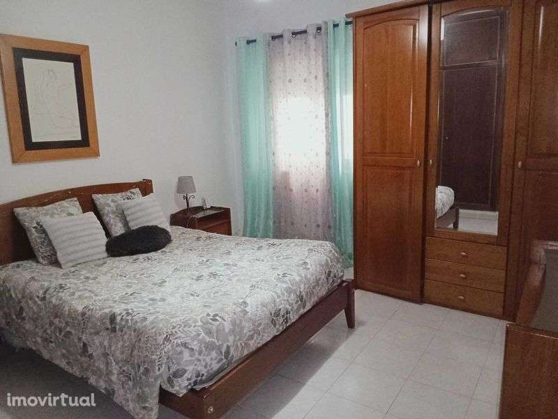 Vende- se moradia T4+1 situado no Crato. - Grande imagem: 2/11