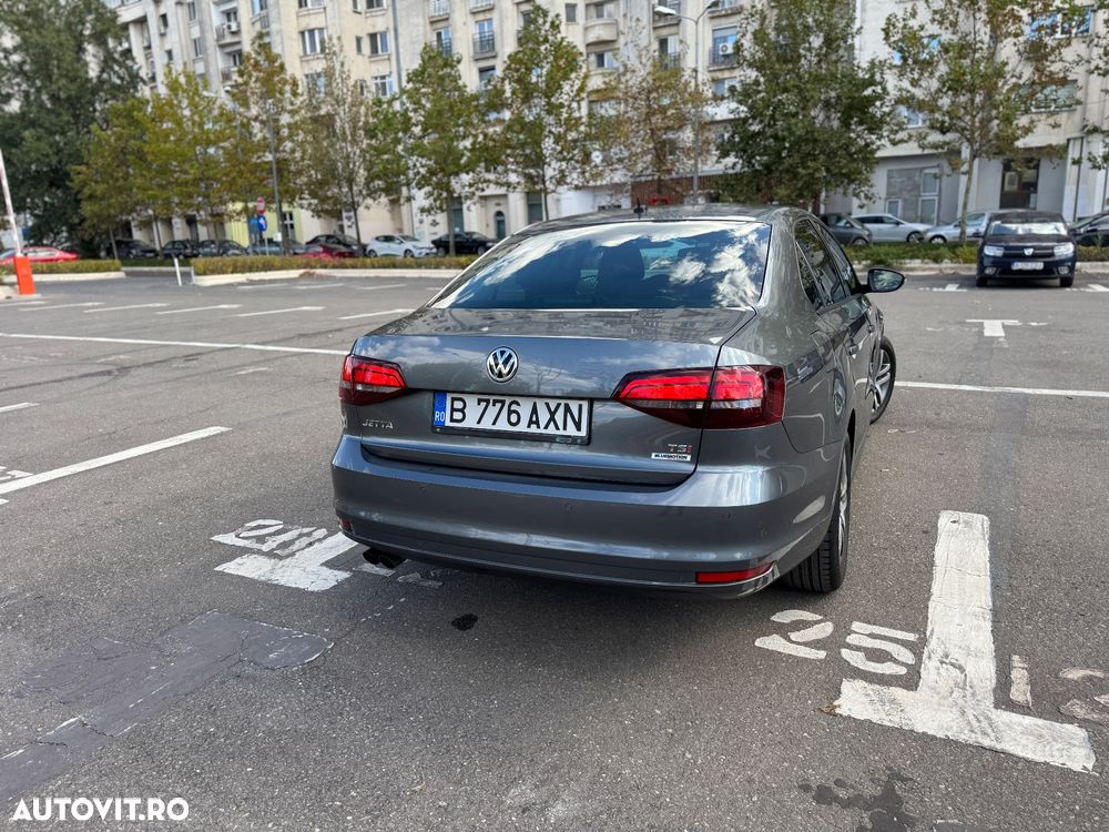 Volkswagen Jetta - 4