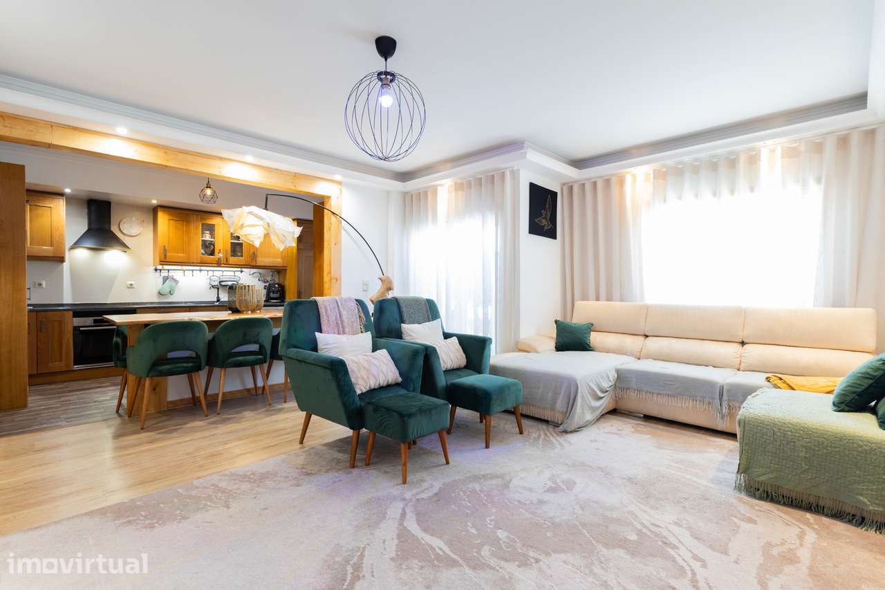 Apartamento T3+2 na Serra das Brancas: Espaço, Conforto e Vista, na Am
