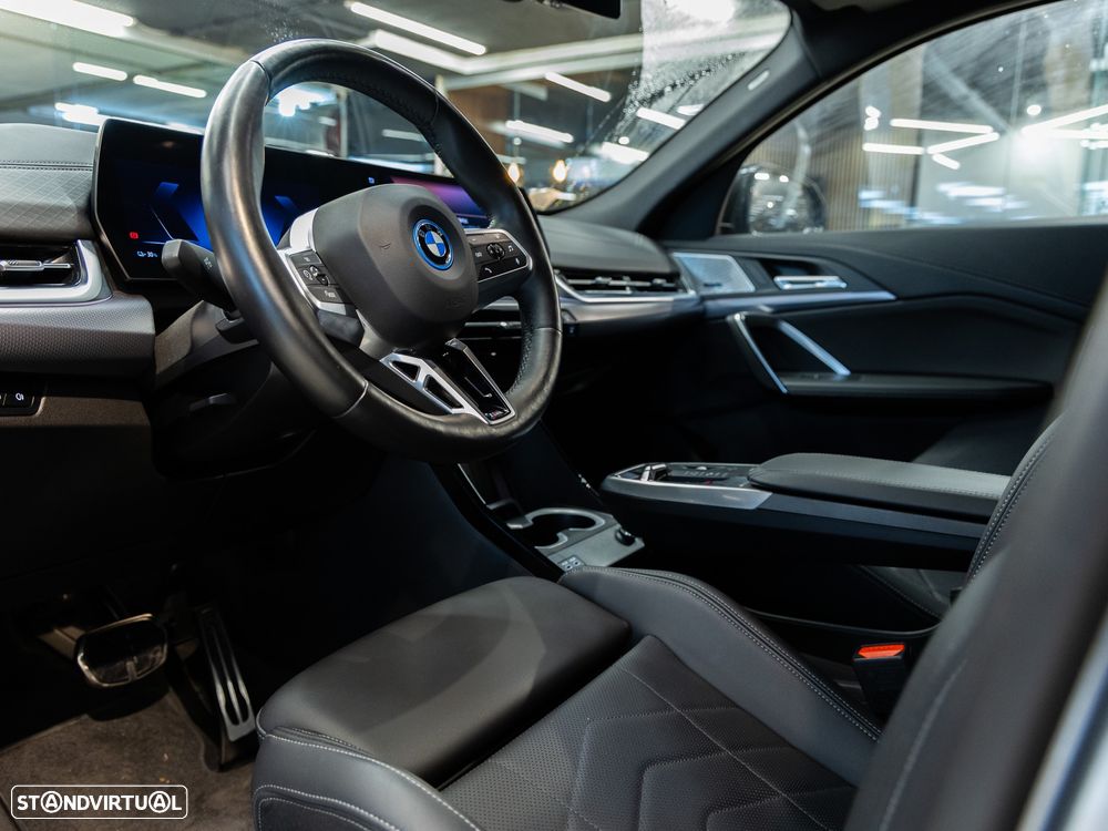 BMW iX2 eDrive20 Pack Desportivo M - 11