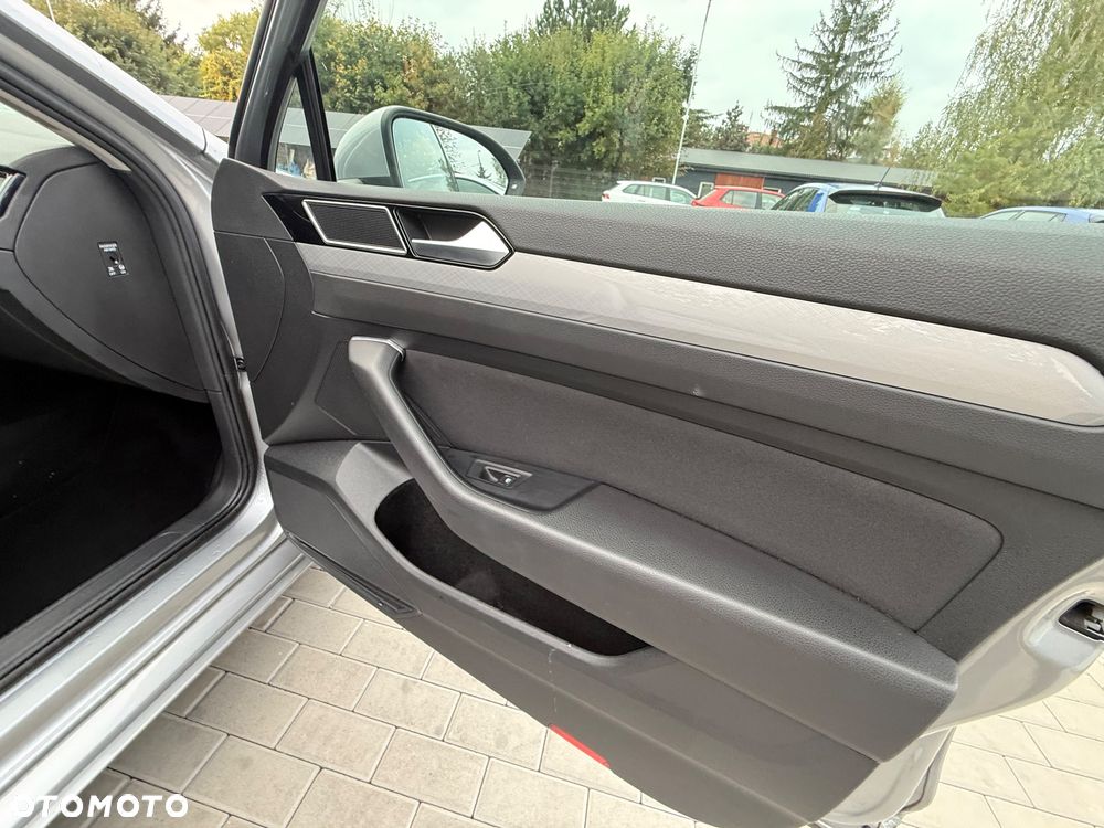 Volkswagen Passat 1.5 TSI EVO Business DSG - 33