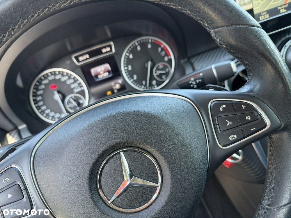 Mercedes-Benz GLA 200 7G-DCT Style - 19