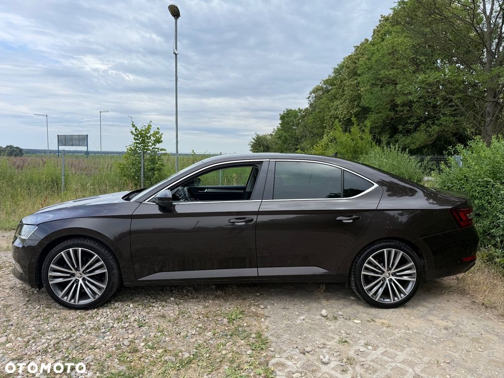 Skoda Superb 2.0 TDI DSG Ambition - 4