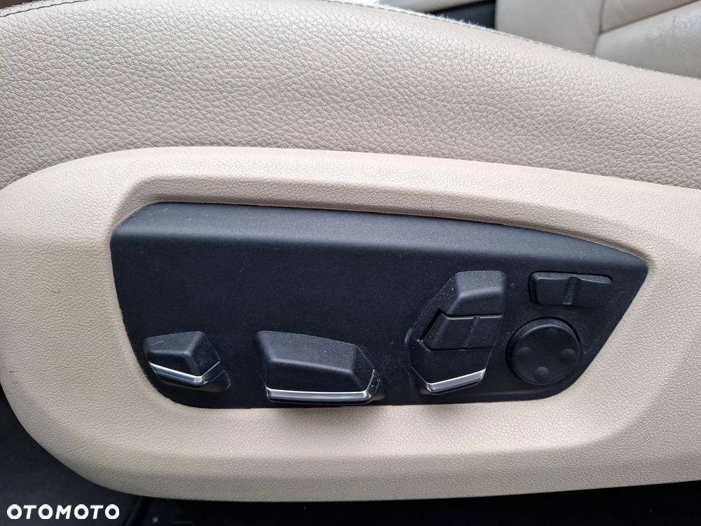 BMW Seria 5 525d xDrive - 26