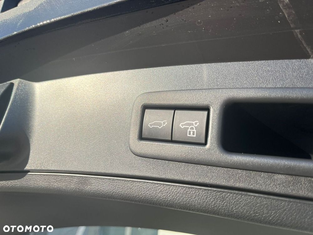 Lexus UX 300h F Sport Design - 34