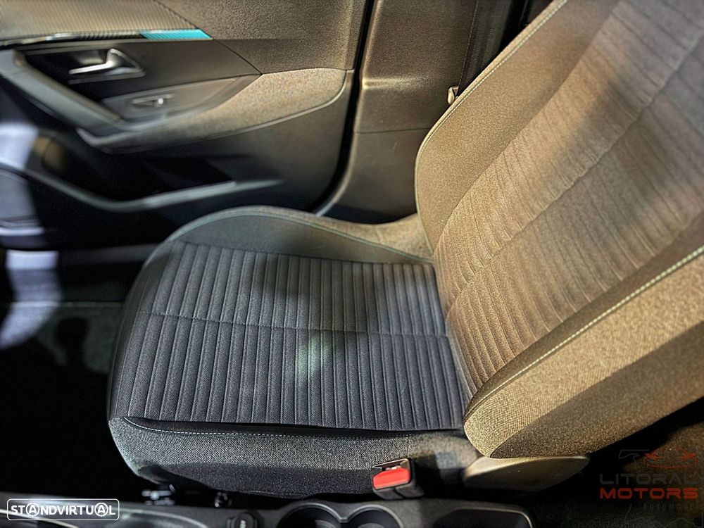 Peugeot 2008 1.2 PureTech Allure - 21