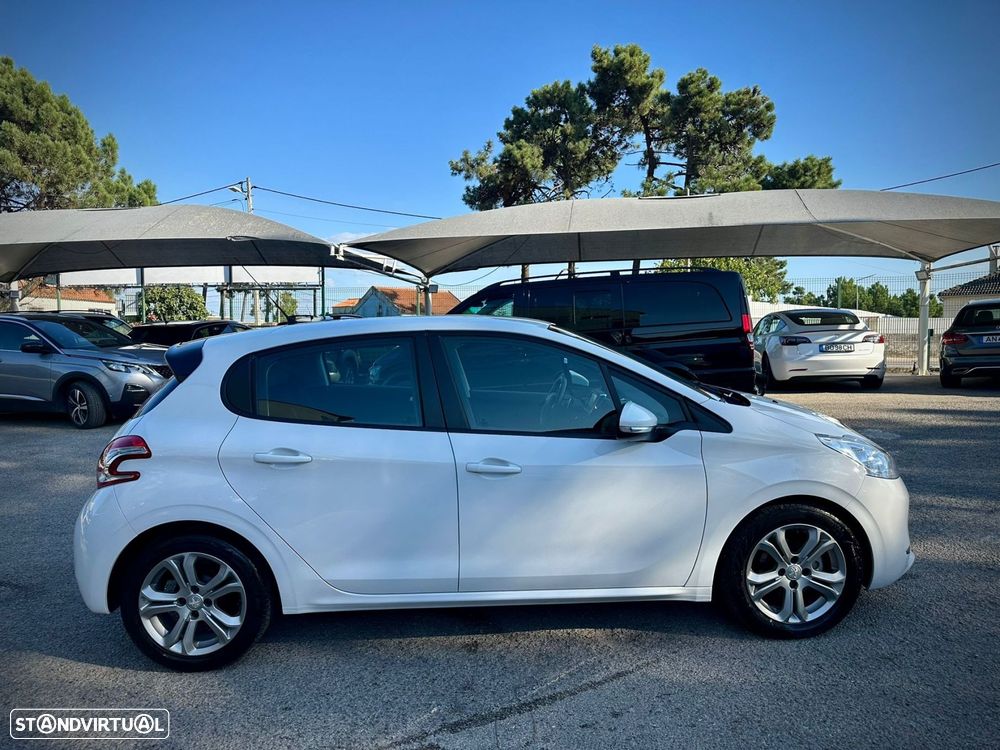 Peugeot 208 1.2 PureTech Allure EAT6 - 8