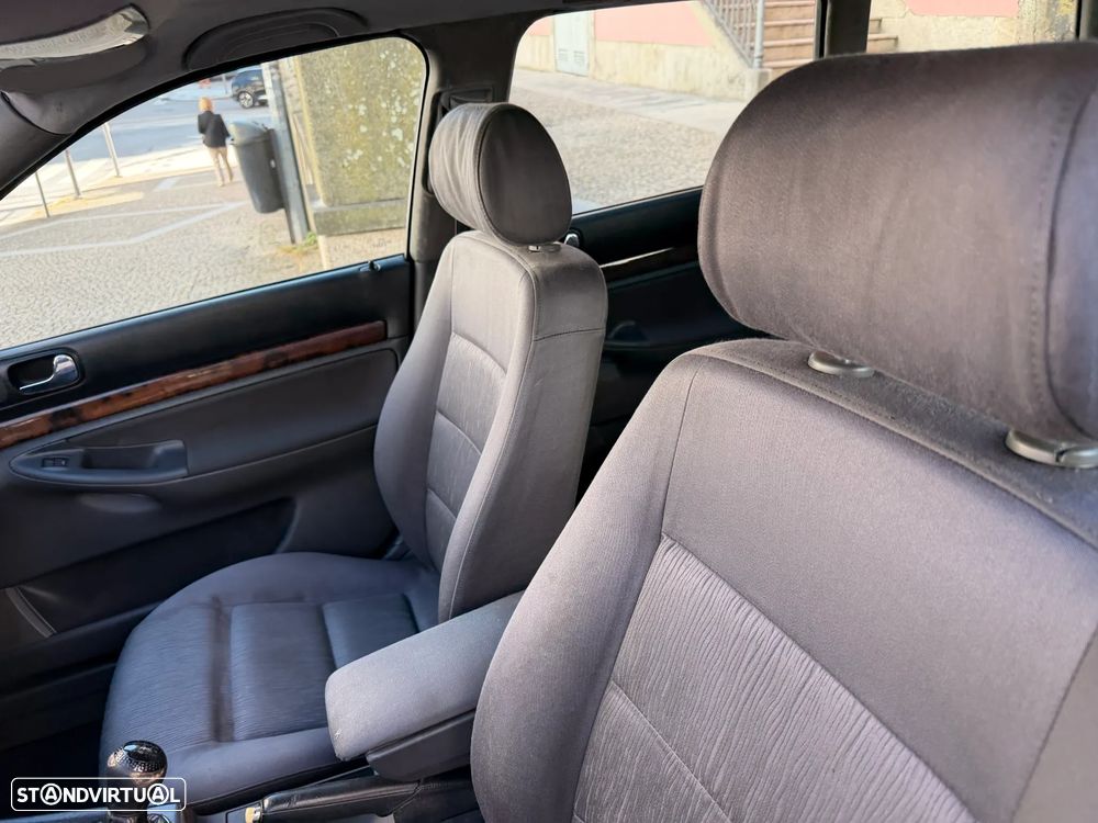 Audi A4 Avant 1.9 TDi Sport - 12