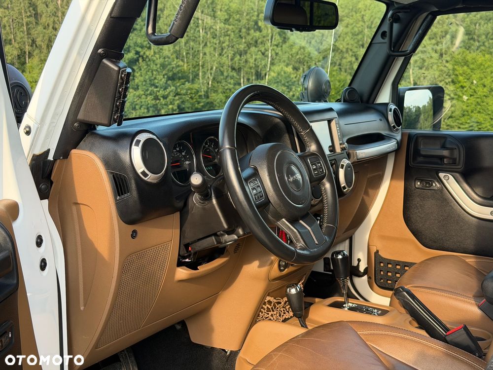 Jeep Wrangler 3.6 Unlim Sahara - 26