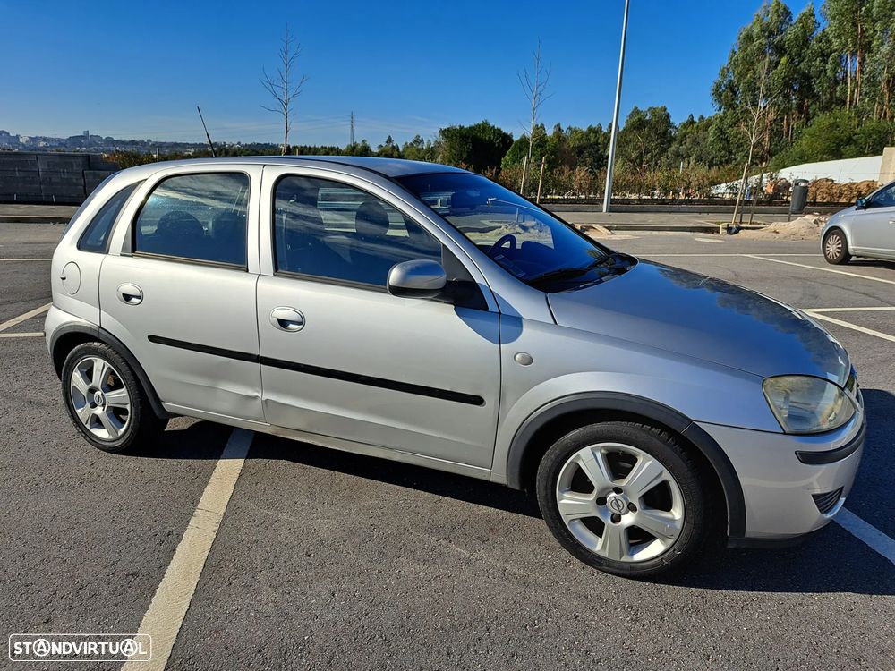 Opel Corsa 1.2 Twinport Cosmo - 3