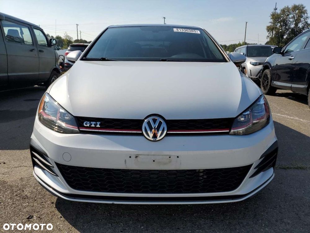 Volkswagen Golf - 6