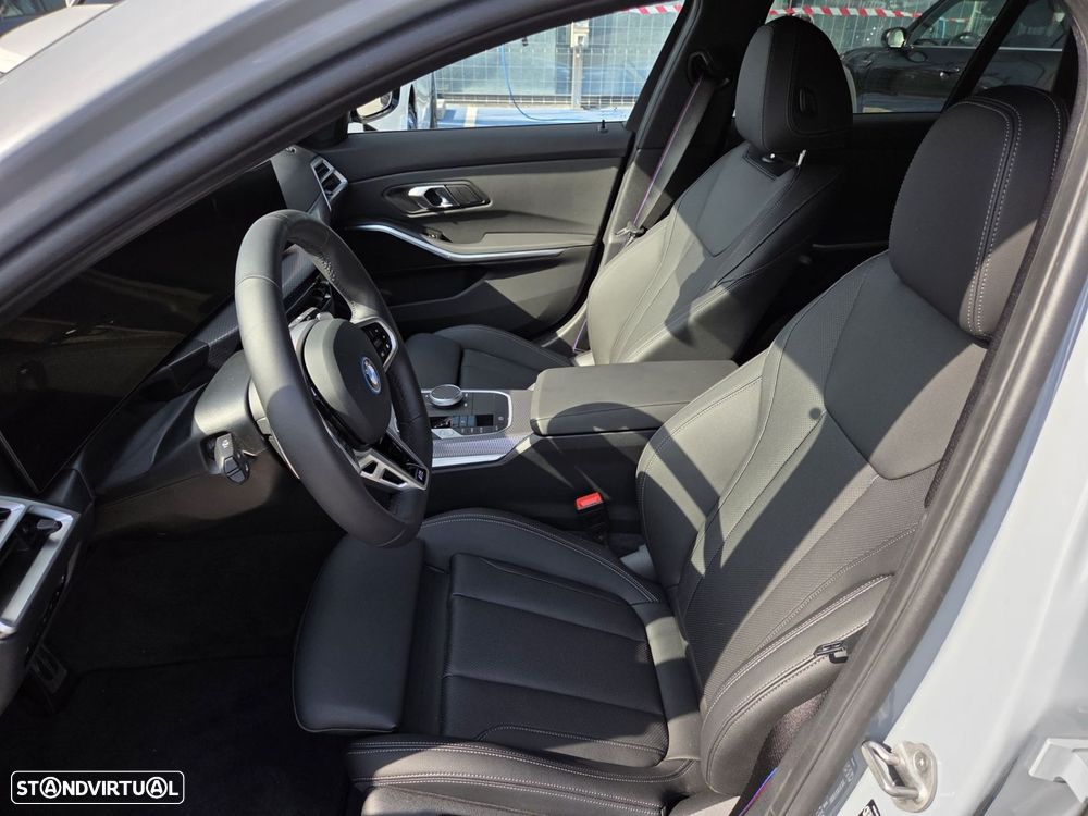 BMW 330 e Pack Desportivo M Pro Auto - 8