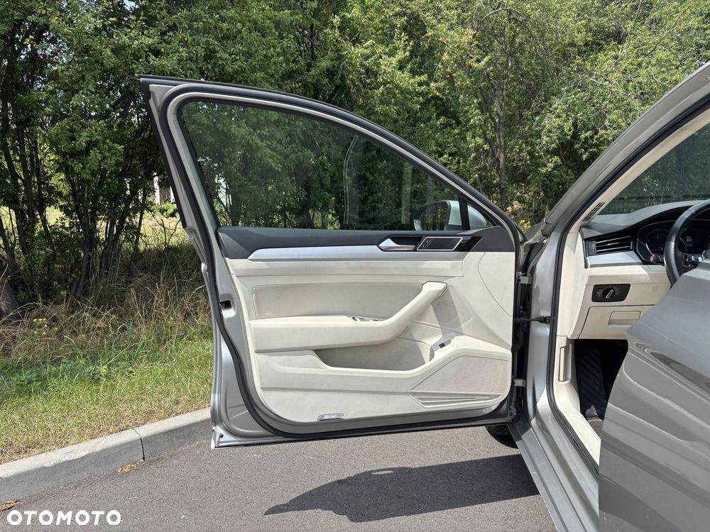 Volkswagen Passat 1.6 TDI BMT Comfortline - 16