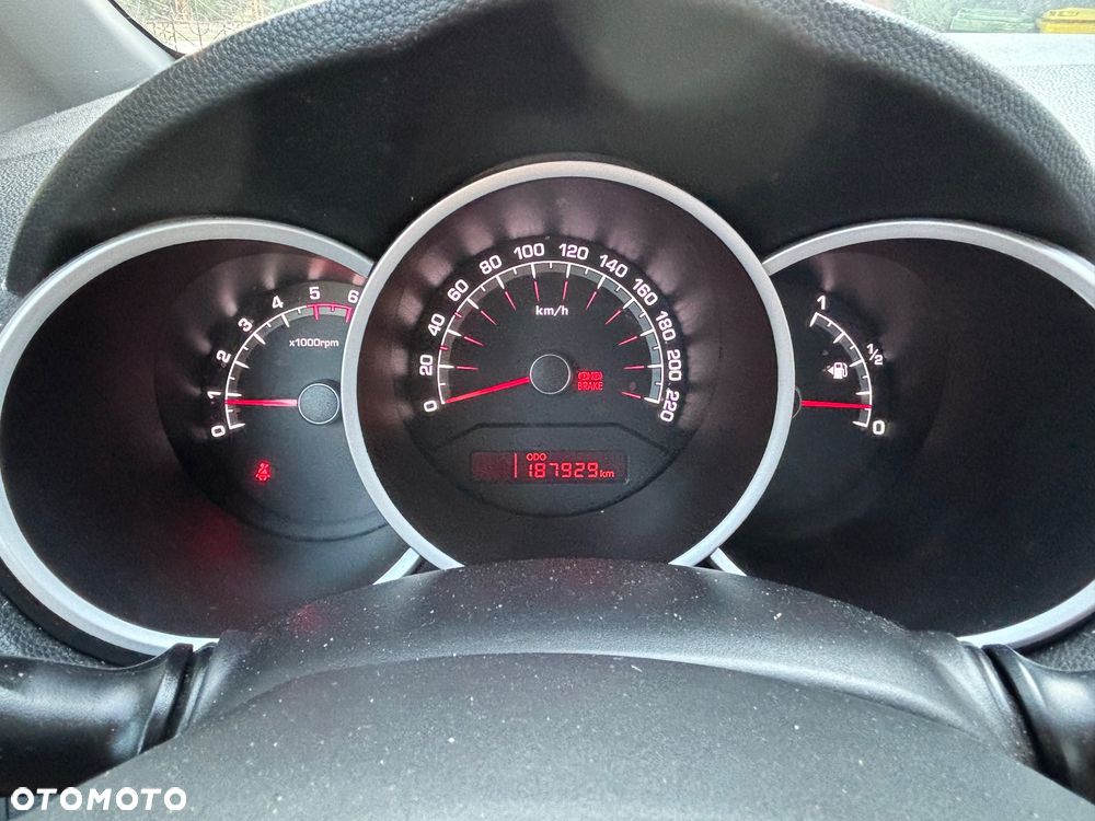 Kia Venga 1.4 CRDi 90 Attract - 9