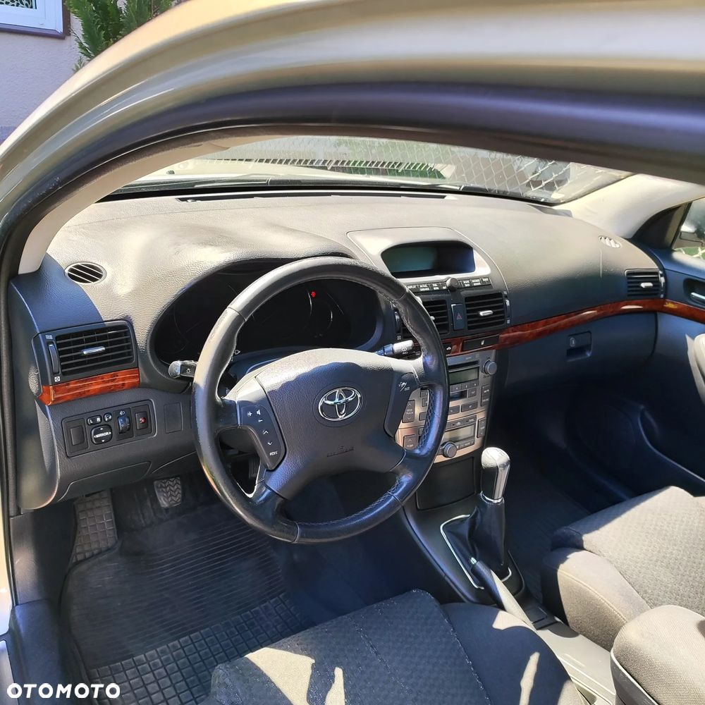 Toyota Avensis 2.0 VVT-i Sol - 4
