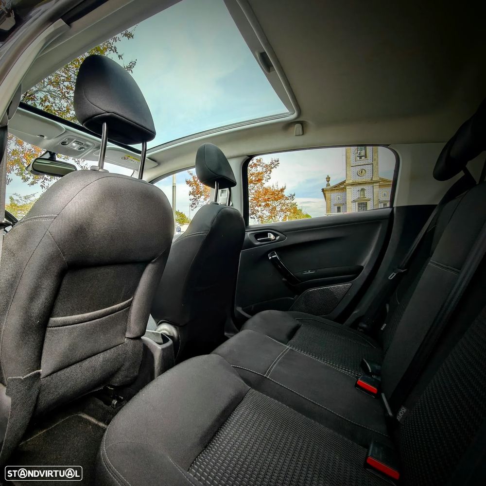 Peugeot 208 1.2 PureTech Allure - 6