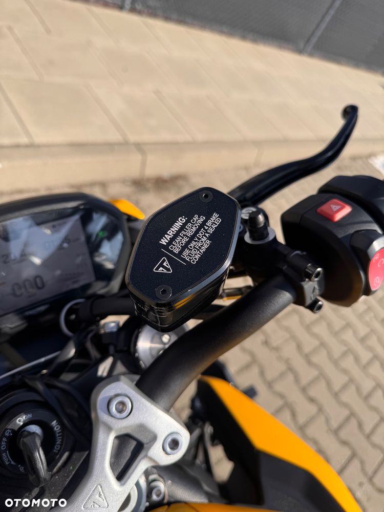Triumph Street Triple - 13