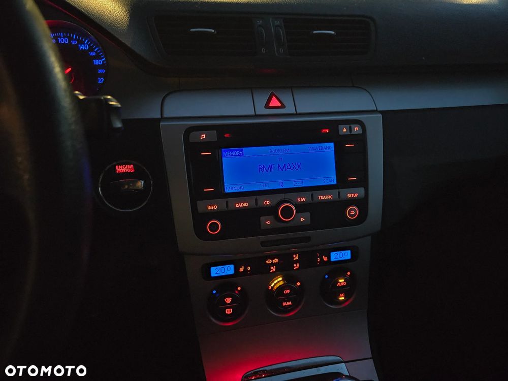 Volkswagen Passat 1.9 TDI DPF Sportline - 14
