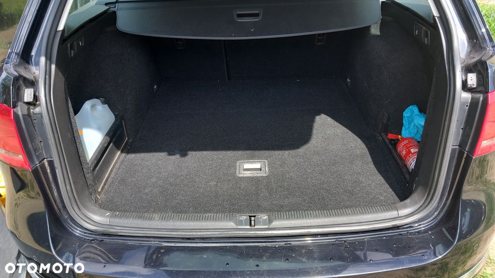Volkswagen Passat 1.6 TDI Comfortline - 9