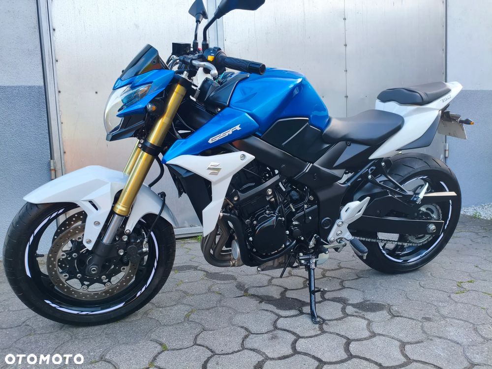 Suzuki GSR - 8
