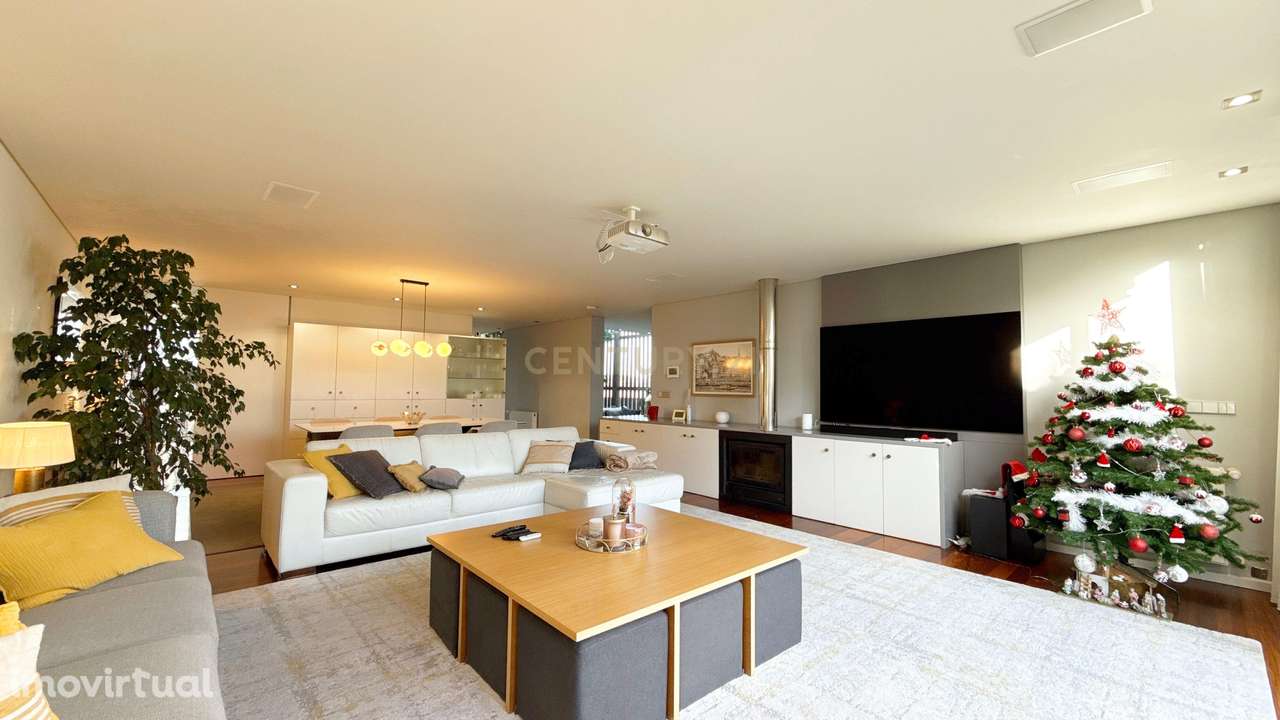 Moradia T4 - 100% Térrea com Piscina Aquecida e Jacuzzi próximo à Prai - Grande imagem: 4/60