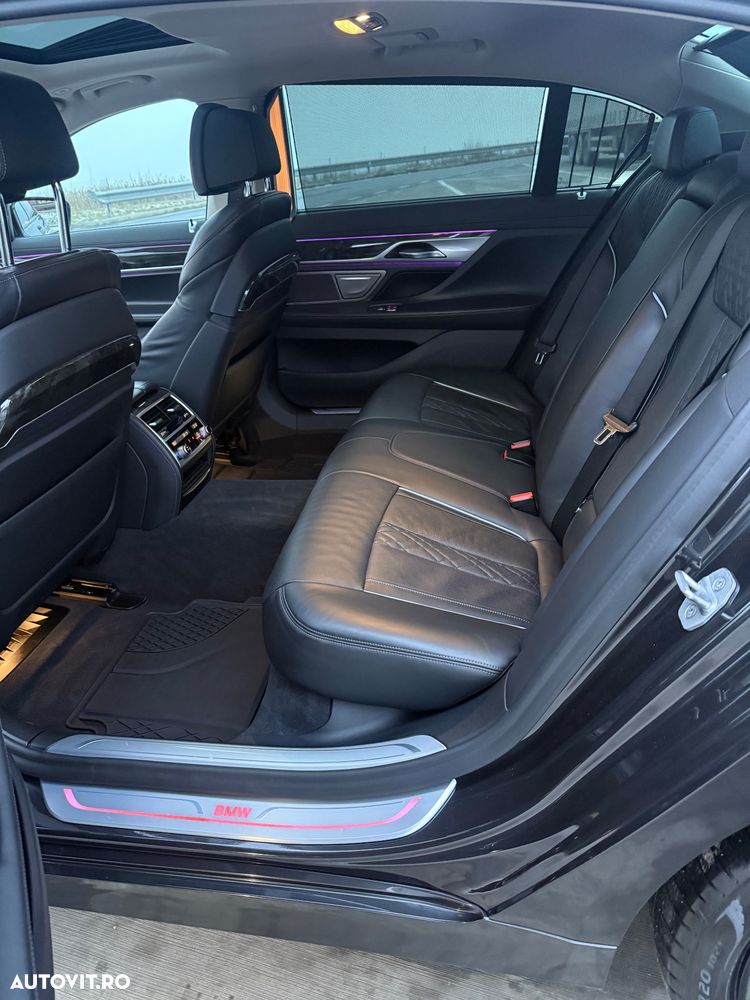 BMW Seria 7 730Ld xDrive MHEV - 18