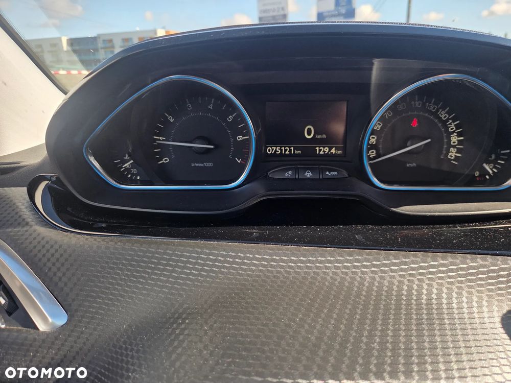 Peugeot 2008 1.2 Pure Tech Allure S&S EAT6 - 8