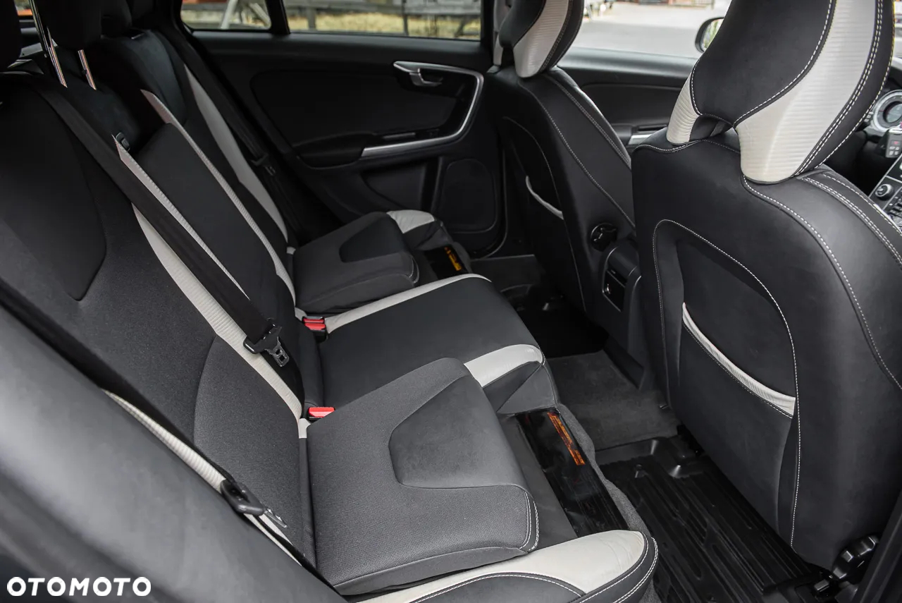 Volvo V60 T6 AWD Geartronic Edition - 27