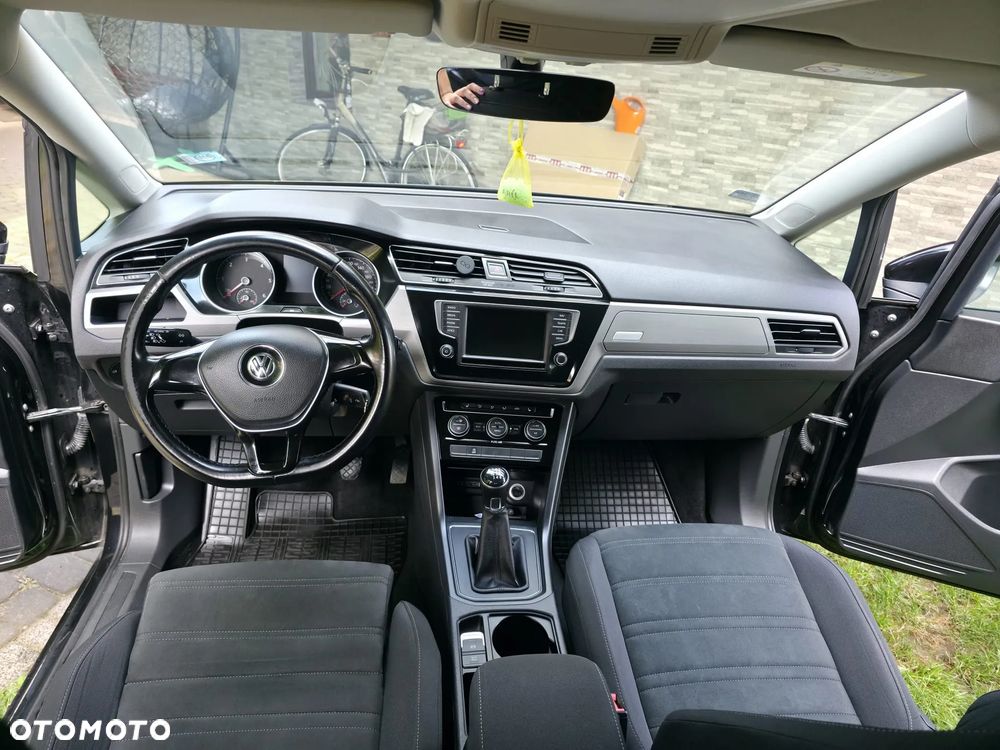 Volkswagen Touran 2.0 TDI BMT Comfortline - 10