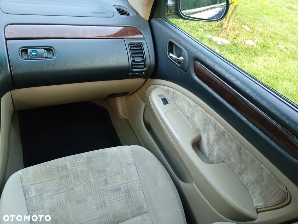 Honda Accord 1.8i LS - 8