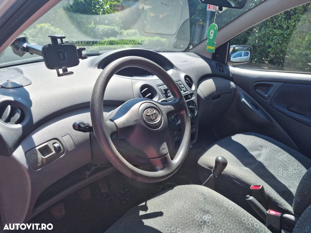 Toyota Yaris 1.0 Base - 5