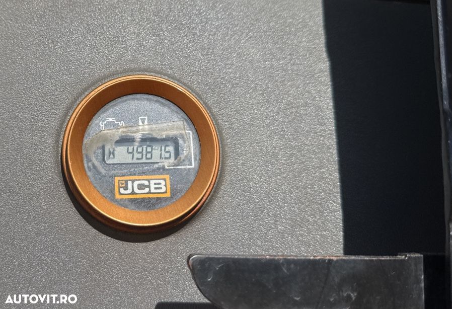 JCB JS 220LC Excavator - 9