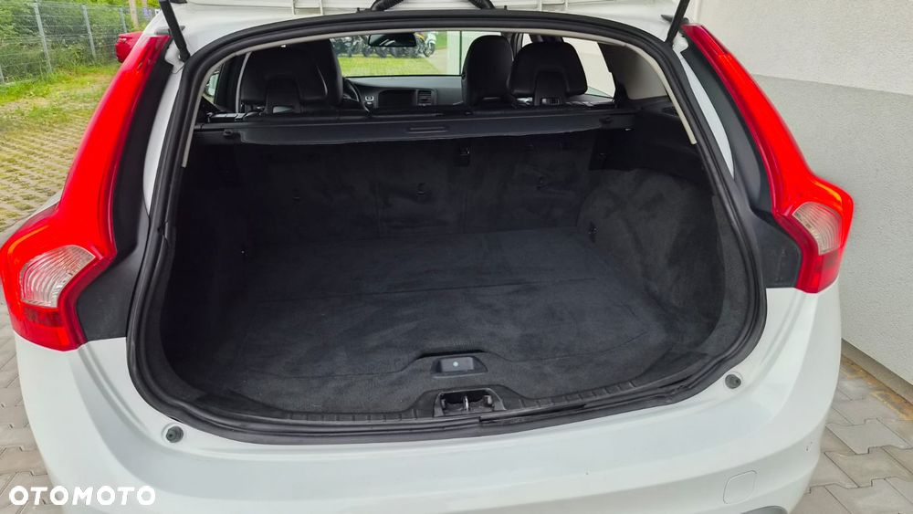 Volvo V60 D5 AWD Geartronic Summum - 10