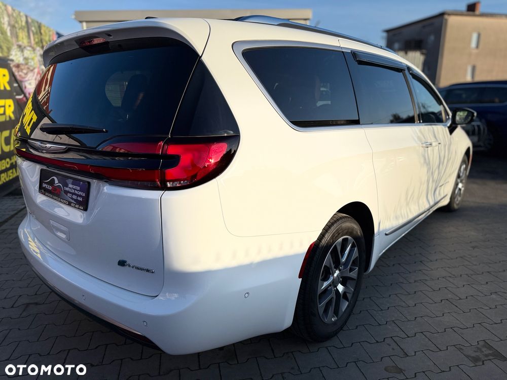 Chrysler Pacifica - 11