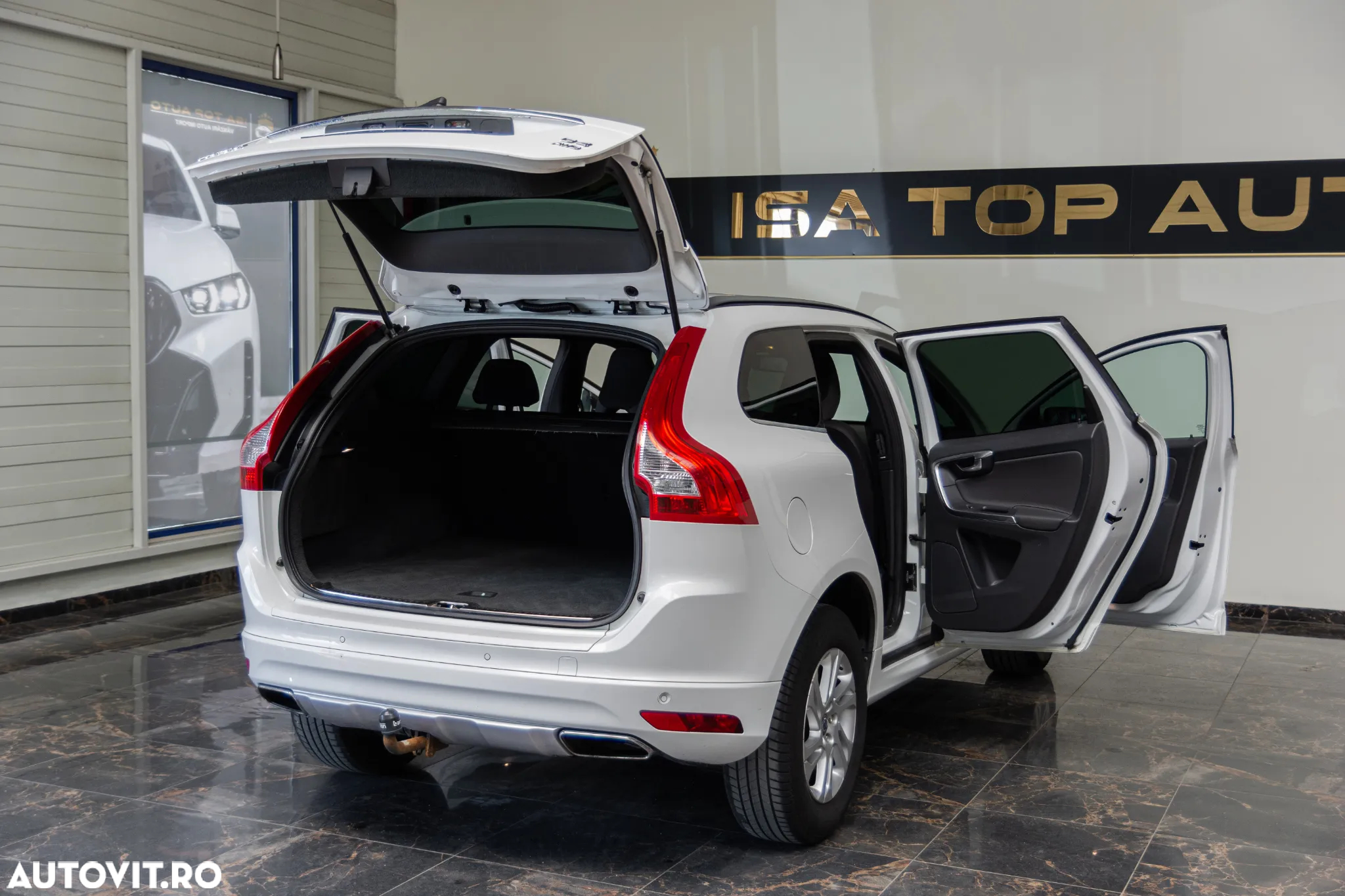 Volvo XC 60 D4 AWD Momentum - 24