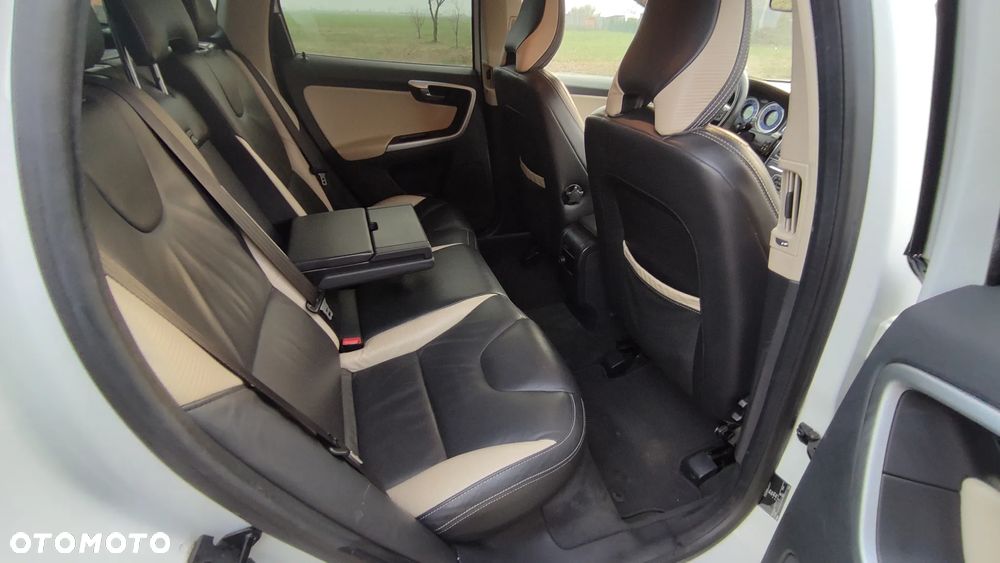 Volvo XC 60 D3 R Design - 14