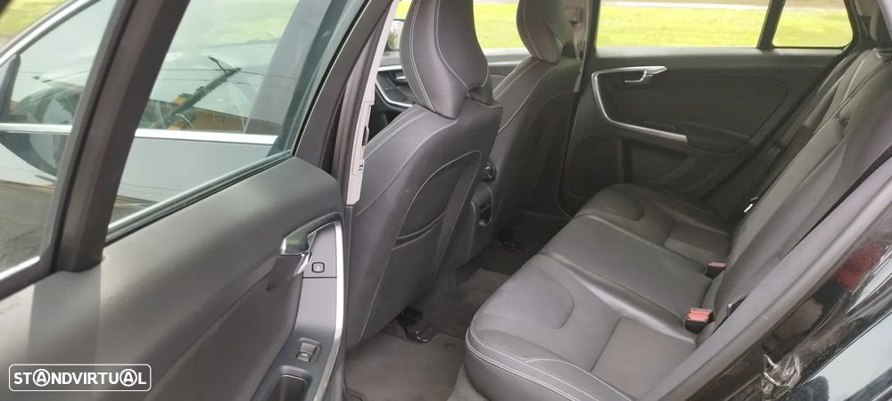 Volvo V60 2.0 D3 R-Design Momentum - 18