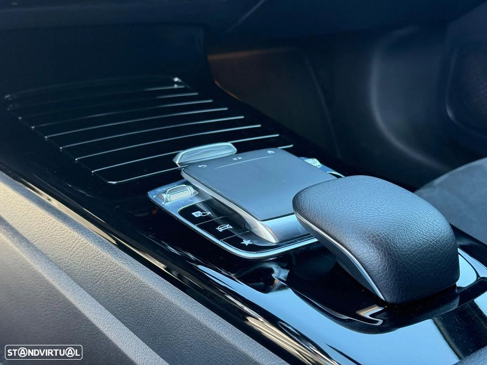 Mercedes-Benz 180 - 12