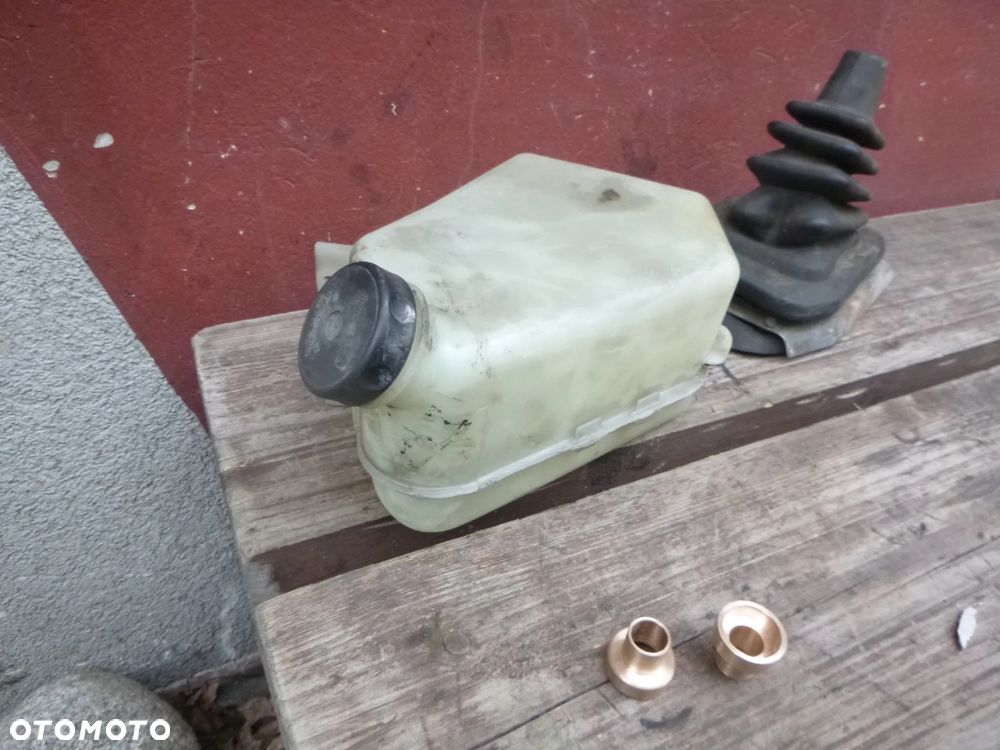 ZBIORNIK SPRZYSKIWACZA VW LT 1 2,4D TD BENZYNA 2,4 - 1