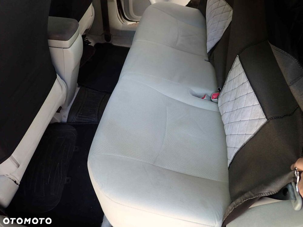 Toyota Prius 1.8 HSD Sol - 11