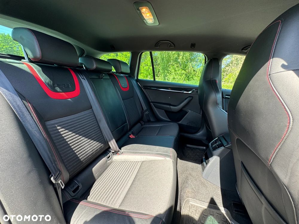 Skoda Octavia 2.0 TDI DSG RS - 22