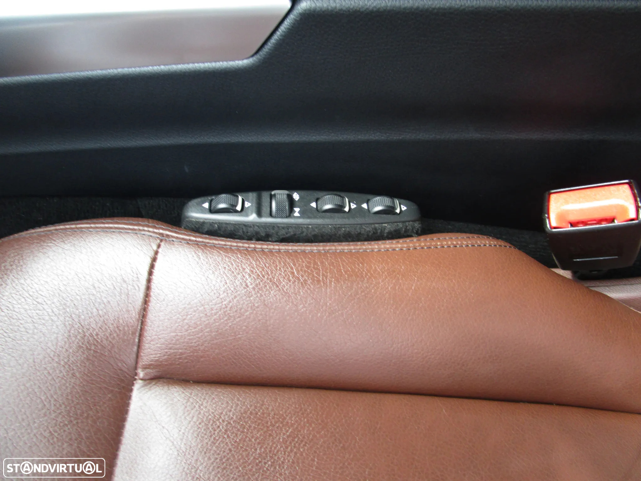 Mercedes-Benz E 300 Bluetec Hybrid Avantgarde - 24