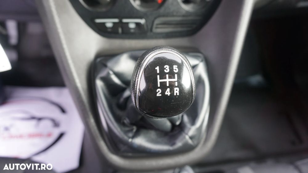 Ford Transit Connect - 23