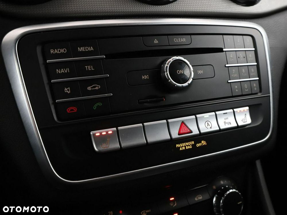 Mercedes-Benz GLA 180 Urban - 26