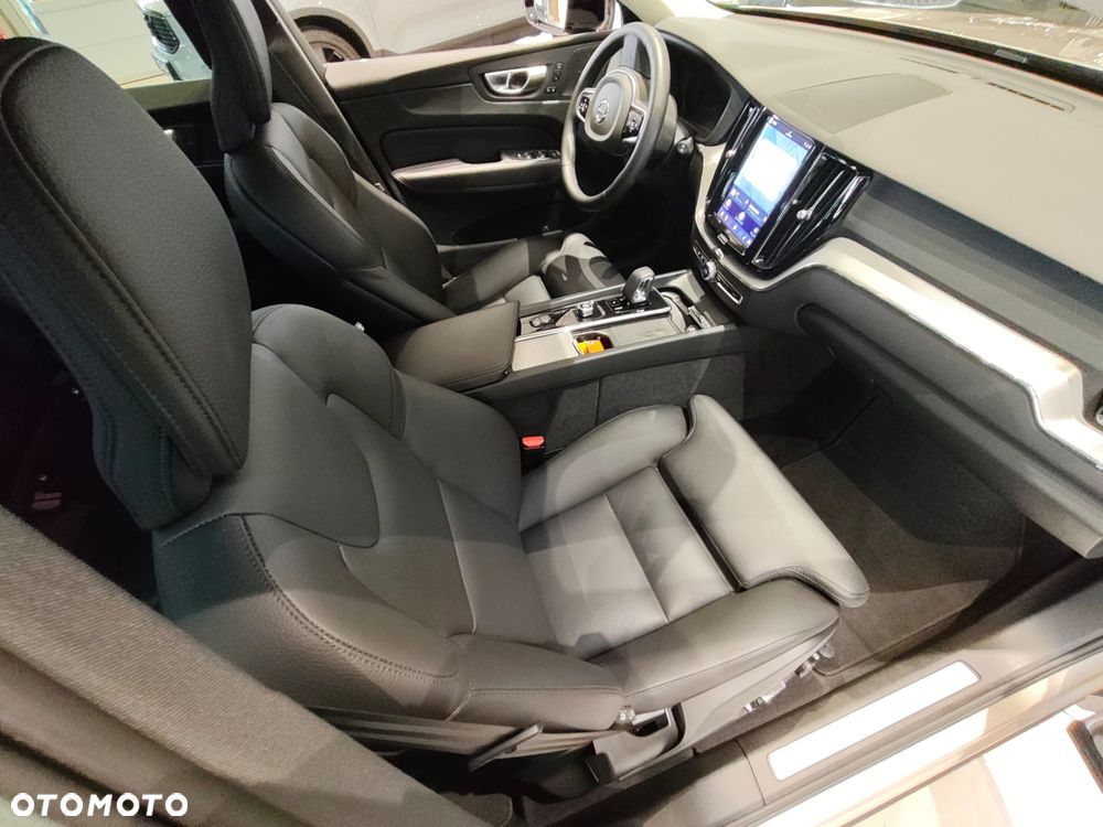 Volvo XC 60 B4 B Plus Dark - 22