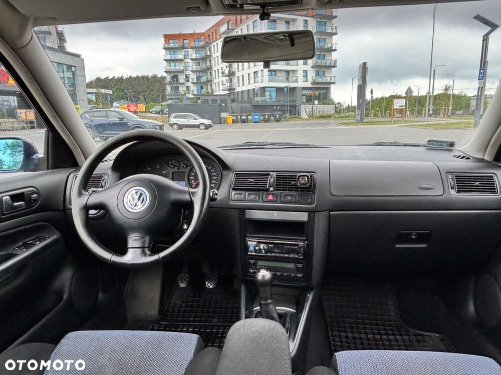 Volkswagen Golf 1.9 TDI Highline - 12