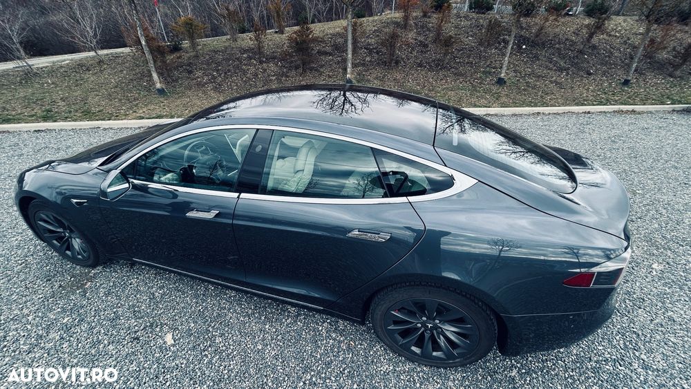 Tesla Model S - 12