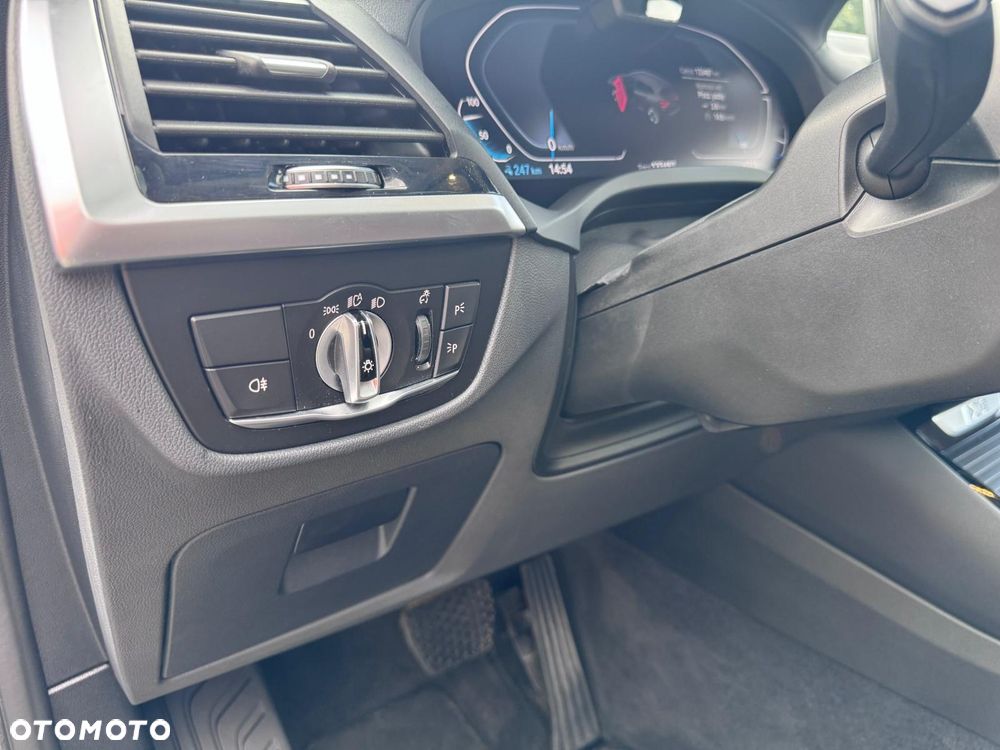 BMW iX3 Standard - 17
