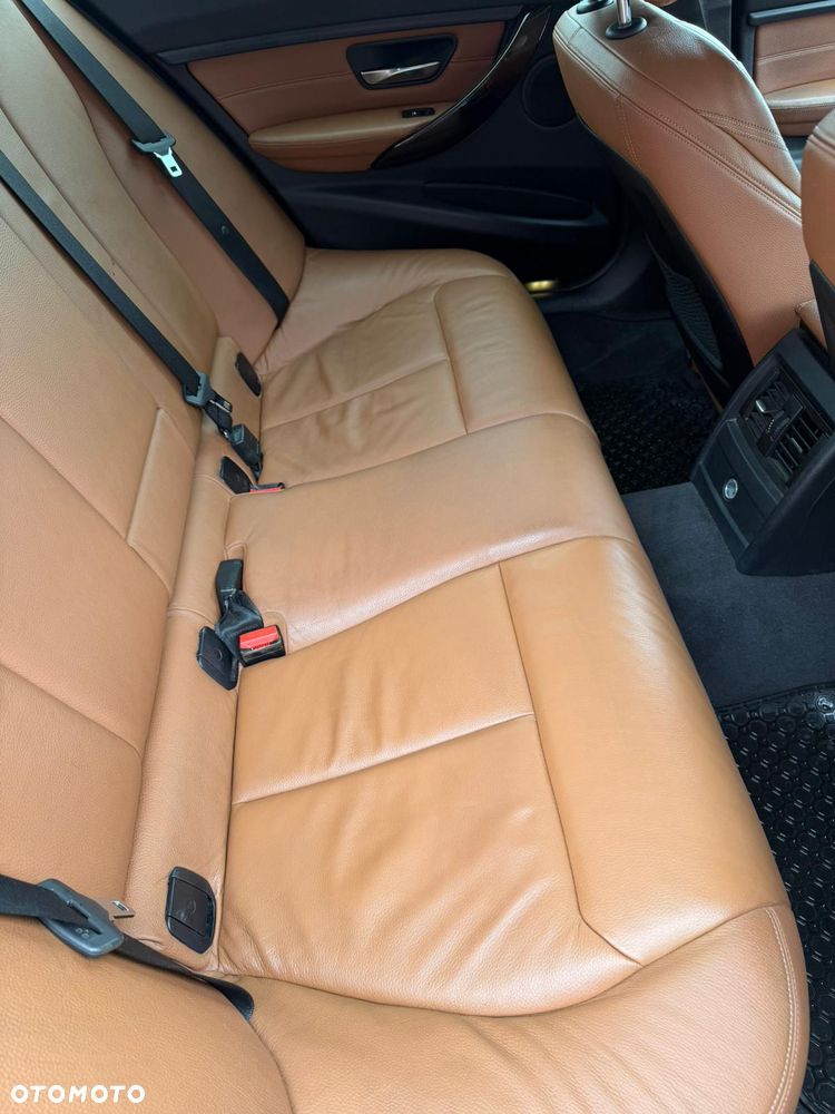 BMW Seria 3 328i Luxury Line - 18